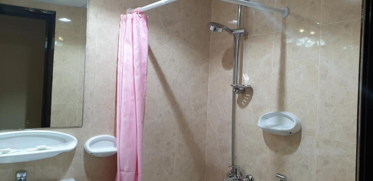 Royal Creek Hotel Дубай Екстериор снимка