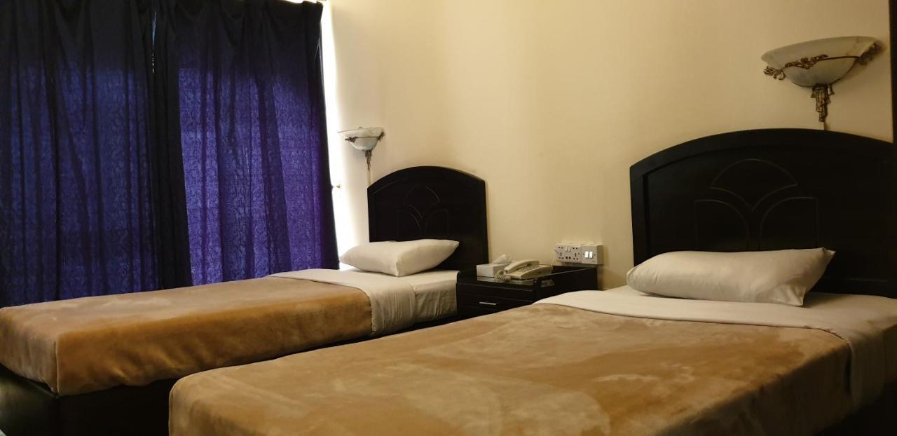 Royal Creek Hotel Дубай Екстериор снимка