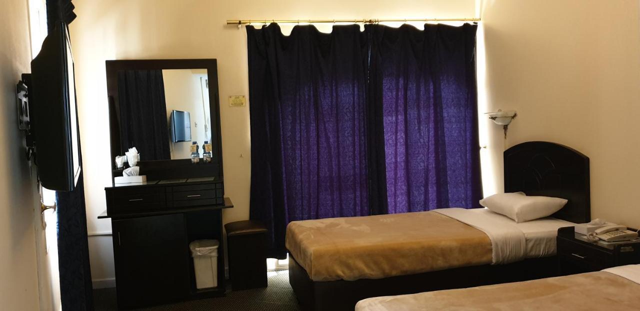 Royal Creek Hotel Дубай Екстериор снимка