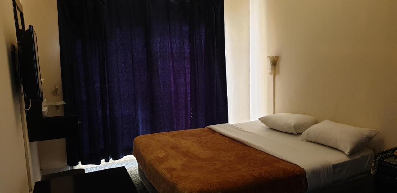 Royal Creek Hotel Дубай Екстериор снимка